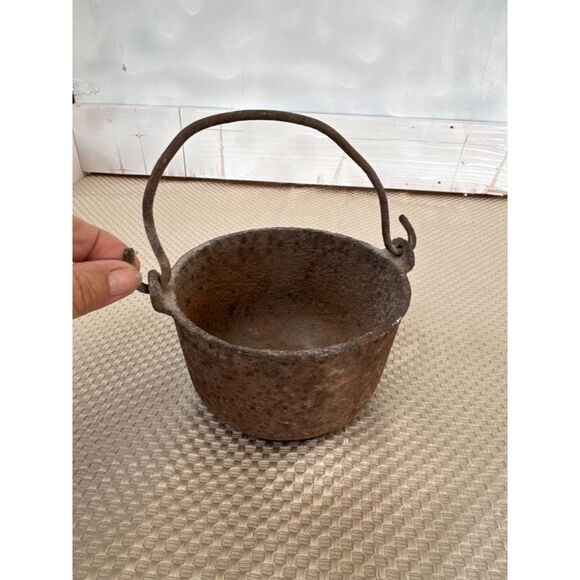 Vintage Cast Iron Lead Melting Pot Cauldron With Handle - Picture 1 of 4